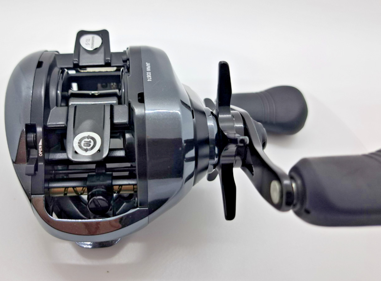 Mint Shimano 18 Antares DC MD XG  Right-handle  baitcasting reel from Japan