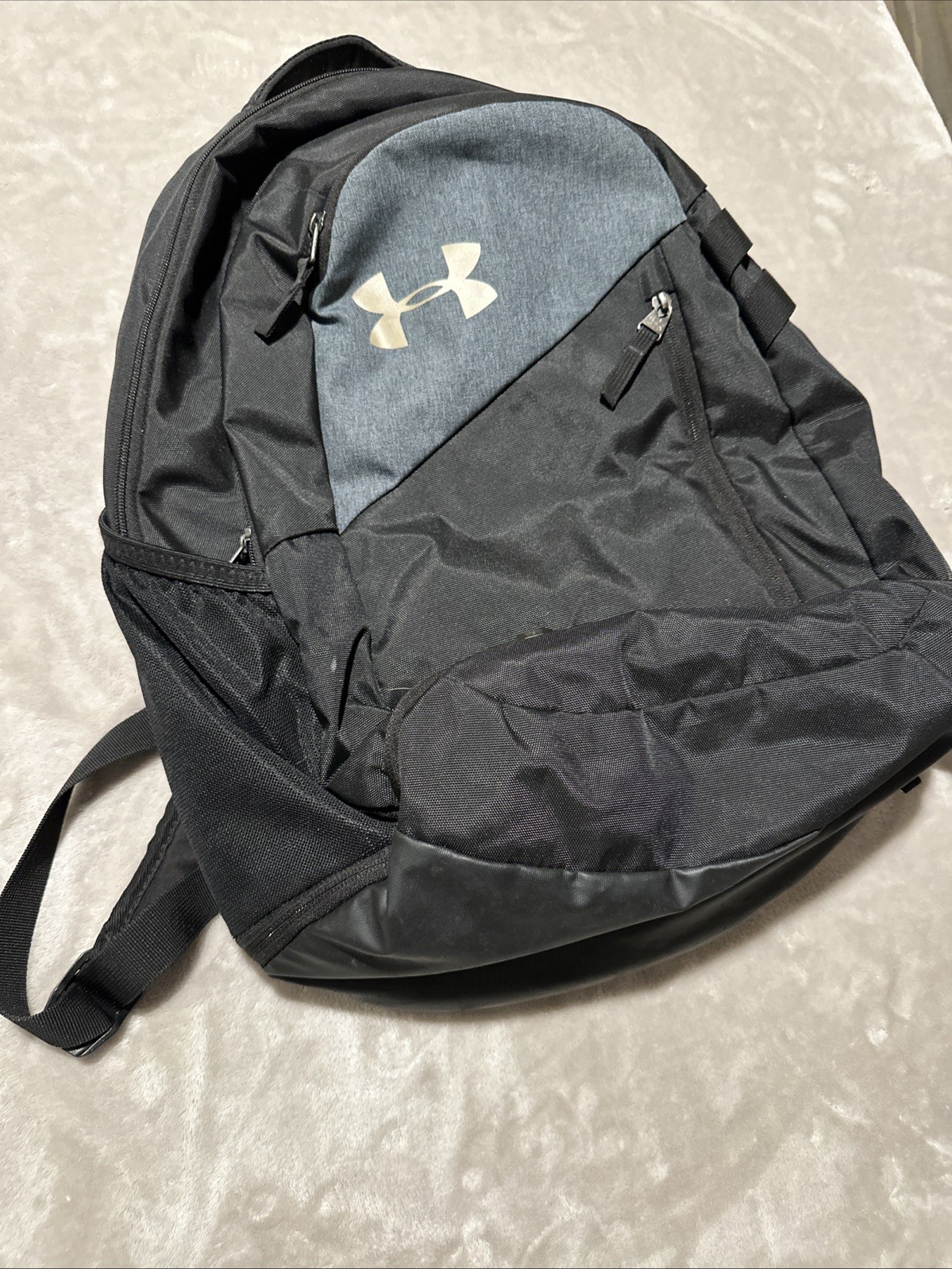 Under Armour Backpack Gray/Black, Model 1294720-0… - image 1