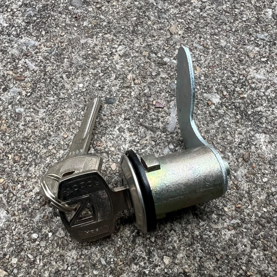 DATSUN BLUEBIRD 510 Trunk Lid Lock Cylinder Assy Genuine Parts NOS JAPAN - Imagem 4 de 4