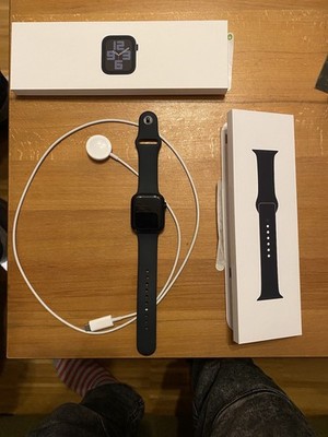 Apple Watch SE 2. Generation 2025 44mm GPS Cellular Aluminium & Sportarmband