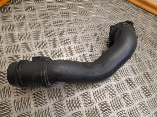 Mercedes W212 E-Klasse Ladeluftrohr Ladeluftschlauch A6510900242