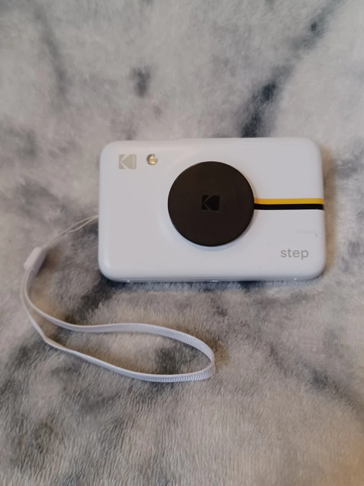 KODAK STEP Instant Print Digital Camera 10MP + Printer Zero Ink Technology - Image 2 of 4