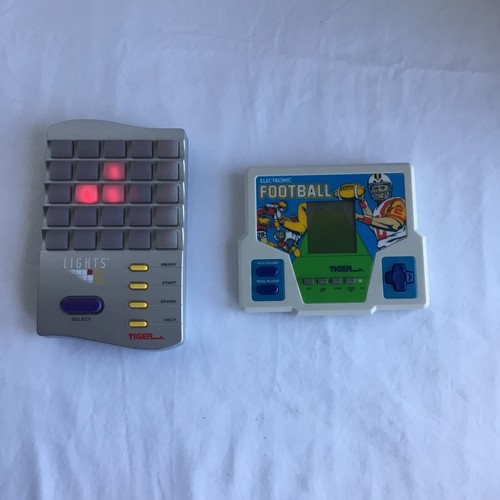 Tiger Vintage 1987 Electronic Football And 1995 Lights Out Handheld Games Tested - 第 1/12 張圖片