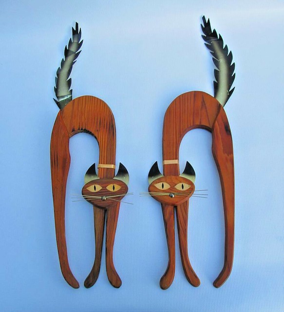 Vintage Pair of Siamese Cats Musketeers Wall Hangings Teak Wood & Metal
