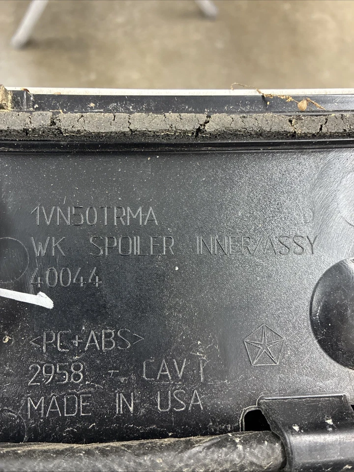 2022 Jeep Grand Cherokee WK Spoiler InnerAssy Color White Knuckle Paint Code PW7 - Image 4 of 4