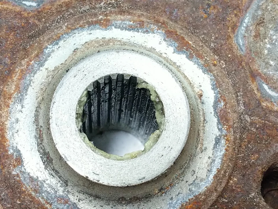 02 Suzuki Eiger LTA 400 Wheel Hub with Disc Brake Rotor A - Image 3 of 4