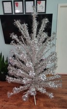 *READ* 6 Ft. Evergleam Aluminum Pom Pom Christmas Tree 92 Branch & Color Wheel