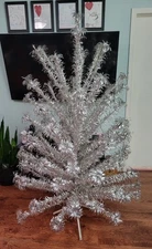 *READ* 6 Ft. Evergleam Aluminum Pom Pom Christmas Tree 92 Branch & Color Wheel 