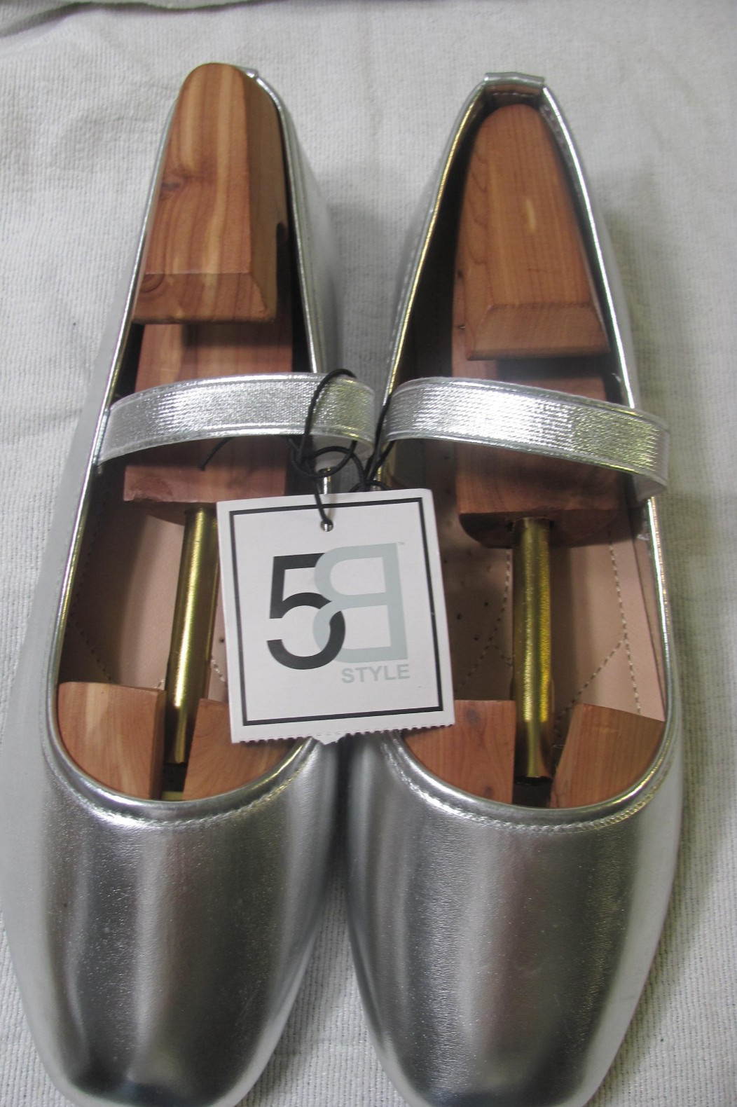 Women's Silvtone Elastic Ankle Strap Ballet Flats Slip On Shoes Sz 8 "New W/Tag"