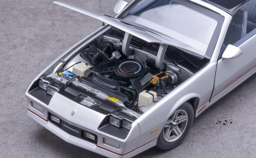 Sunstar 1:18 Chevrolet Camaro IROC-Z 1985 muscle car alloy car model - Picture 8 of 18