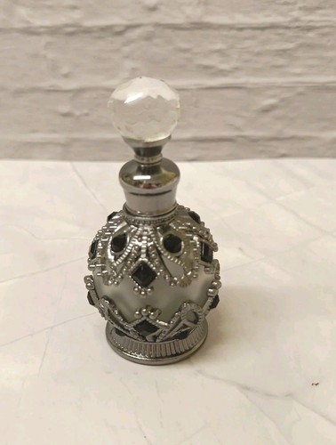 Milchglas Parfüm Flakon mit Metall und Perlenbesatz grau und schwarz Glasdeckel
