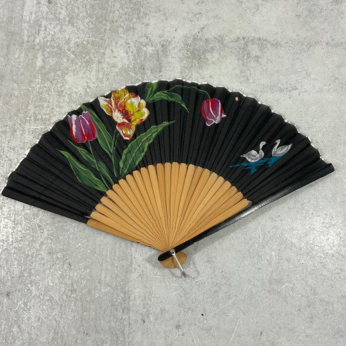 Vintage Japanese Hand Painted Floral Wildlife Lacquer Wood Folding Fan - Bild 1 von 4