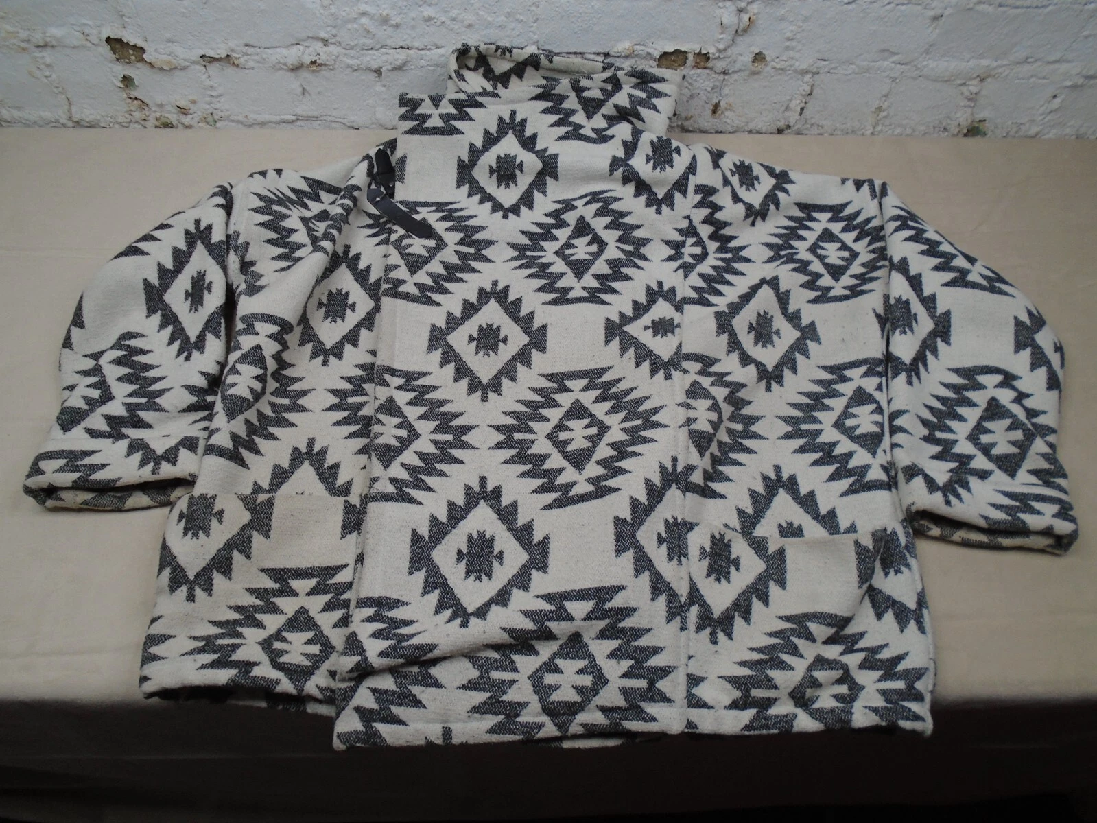 Free People X CAPULET Jacket Womens M White Coat Poncho Cozy Aztec Southwest