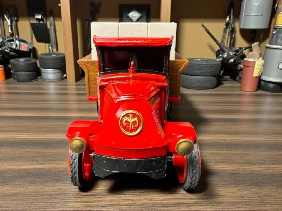 Литая модель ERTL 1926 Mack Truck Bulldog Hardware Hank 1:38 - Изображение 3 из 4
