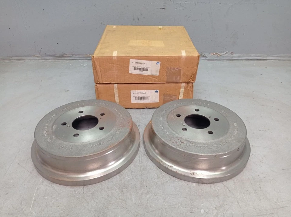 Brake Drum Rear Set 2 Piece for Chrysler Voyager Dodge Caravan 04877263AG Foto 2 de 4