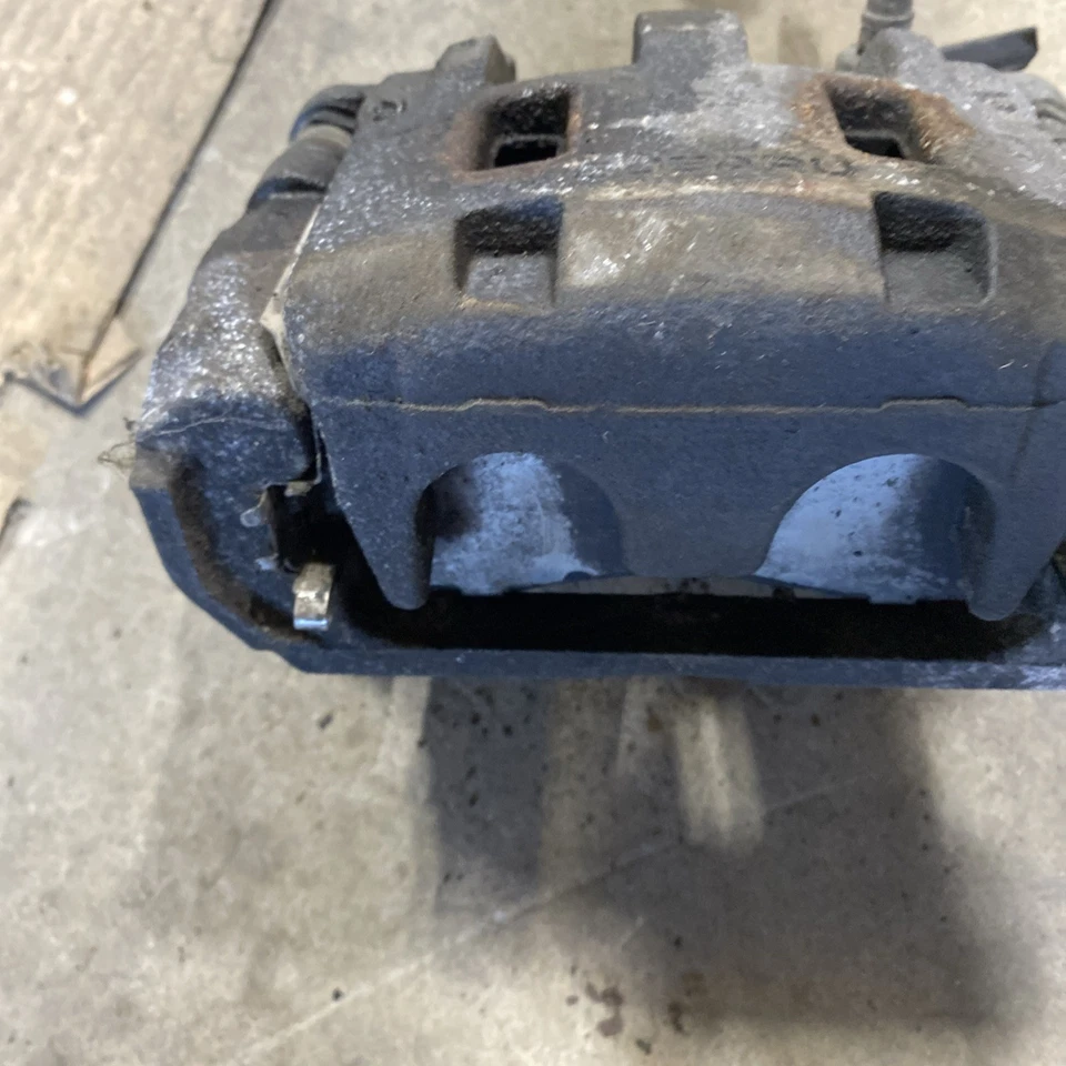 2020 2021 - 2024 Subaru Legacy Xt Touring 2.4 Front Right Passenger Side Caliper - Image 4 of 4