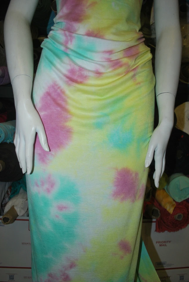 Hermosa combinación multicolor de tela tejida Tie-Dye Rayón Strech por yarda Foto 3 de 4