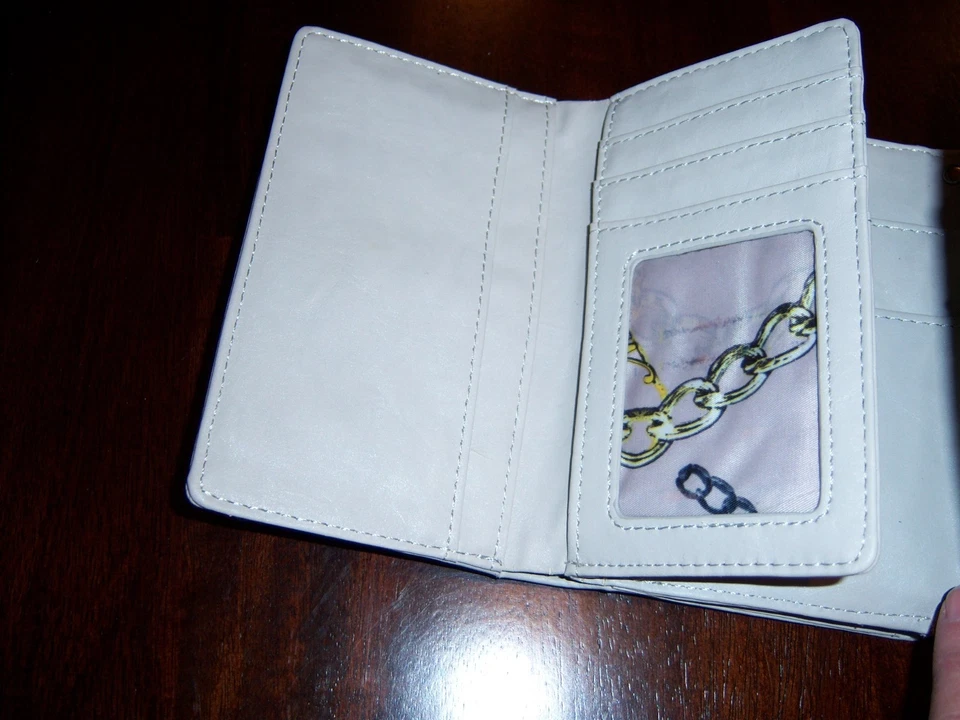 Cartera Nicole Lee Tachonada Taupe, Marrón y Blanca - Diseño Recortado - Buen Estado Foto 4 de 4