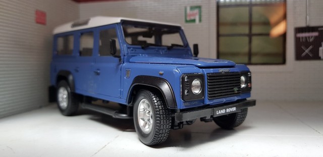 1 24 scale land rover defender