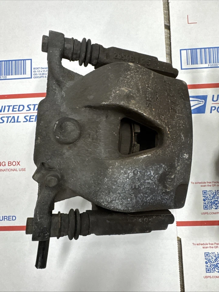 2011 - 2016 MINI COOPER COUNTRYMAN PINÇAS DE FREIO DIANTEIRAS ESQUERDA E DIREITA FABRICANTE DE EQUIPAMENTO ORIGINAL. - Imagem 2 de 4