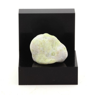 Mineralien Und Steine Précieuses. Calcit + Apatit. 18.9 Ct. Lanark, Ontario, Ca