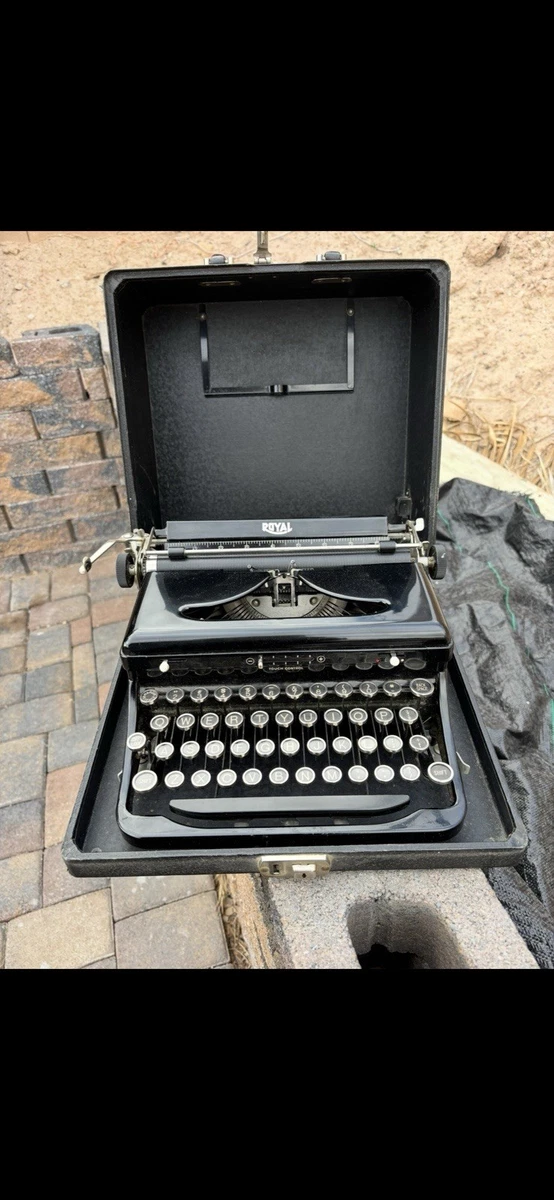 Antique Royal Typewriter In Antique Mercantile, Trade & Factory