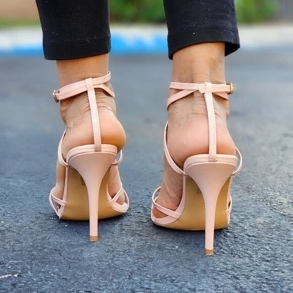 Tacones altos con correa en el tobillo con tiras nude Foto 4 de 4