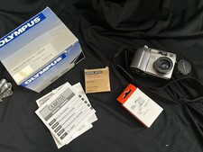 Olympus CAMEDIA C-4000 Zoom 4.0MP Digital Camera - Silver W/ Accessories And Box