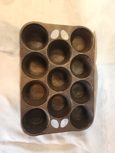 Antique WAGNER Metal Cast Iron Muffin Cupcake Skillet Vintage 11 Pan Baking Pot