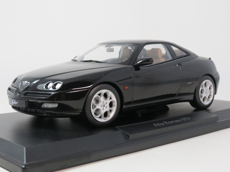 Norev Alfa Romeo GTV Black 1999 1/18 187841 UK