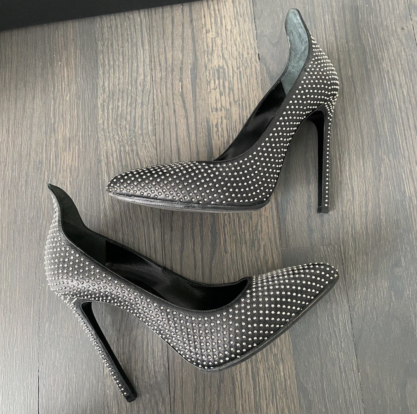 Pompa punta punta punta borchiata Saint Laurent Paris 37