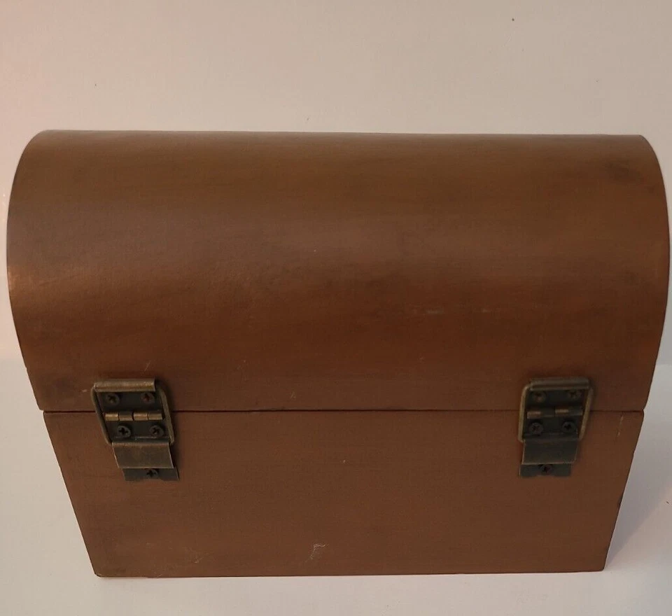 Vintage Faux Wood Treasure Chest with Decorative Metal Closure 5"H x 7.5"L x4" W - Image 4 of 4