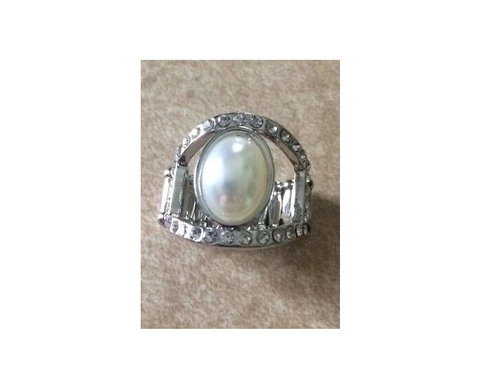 Paparazzi Accessories Jewelry Radiating Riches White Pearl