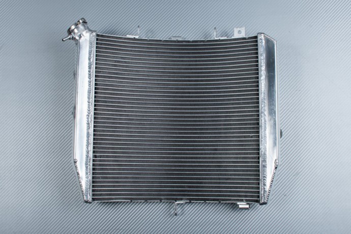 Radiateur eau racing Kawasaki ZX10R pour maintenir la puissance sur piste