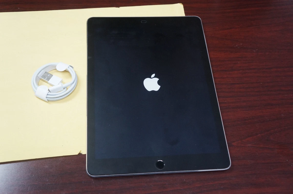 Apple iPad Air (1st Generation) Tablets & eReaders with LCD