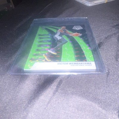 Panini 2023-24 Mosaic Victor Wembanyama #18 Elevate Green Mosaic Prizm RC /10