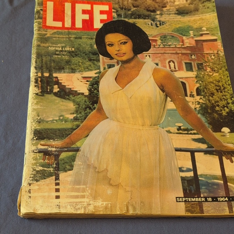 LIFE Magazine - September 18, 1964 - Sophia Loren Cover - Water Damaged
