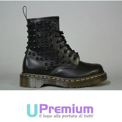 dr martens nere con borchie