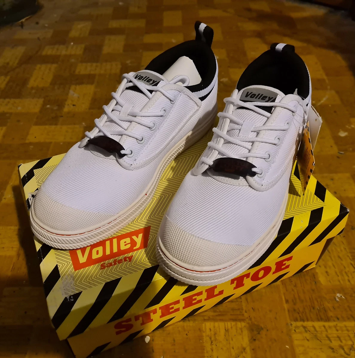 Steel cap store volleys white
