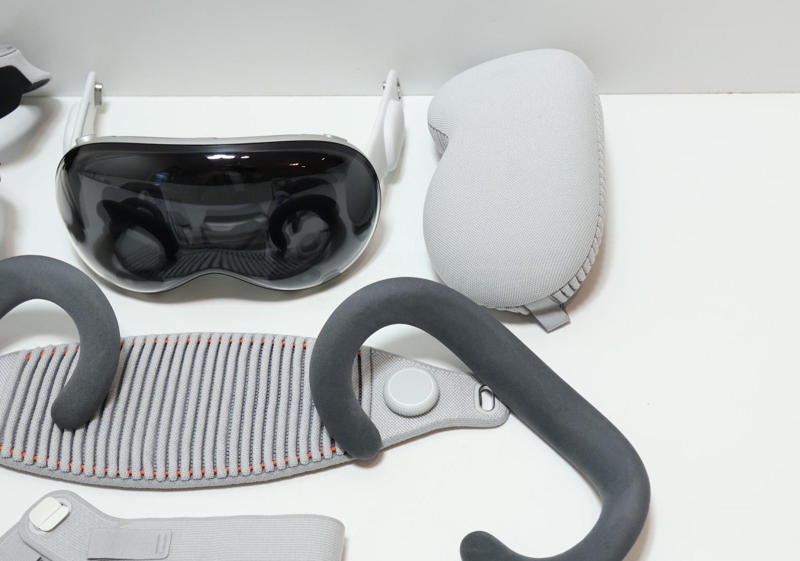 Apple Vision Pro Headset 512GB Spatial Computer (1st Generation) MQL93LL/A Used