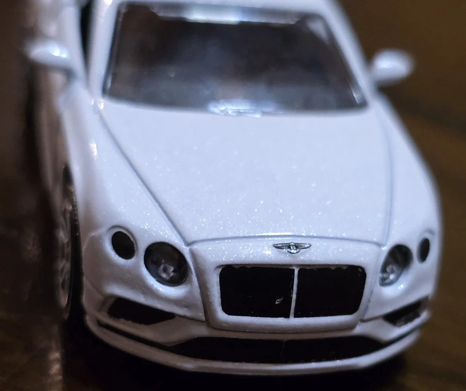 3-дюймовый Bentley Continetial масштаб 1:64 GT v8 S Majorette белый автомобиль открывающиеся двери - Изображение 2 из 4