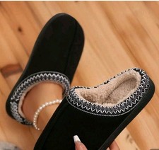 NEW Women's Indoor Outdoor Mules Suede Fuzzy Slippers Black 8 NEW
