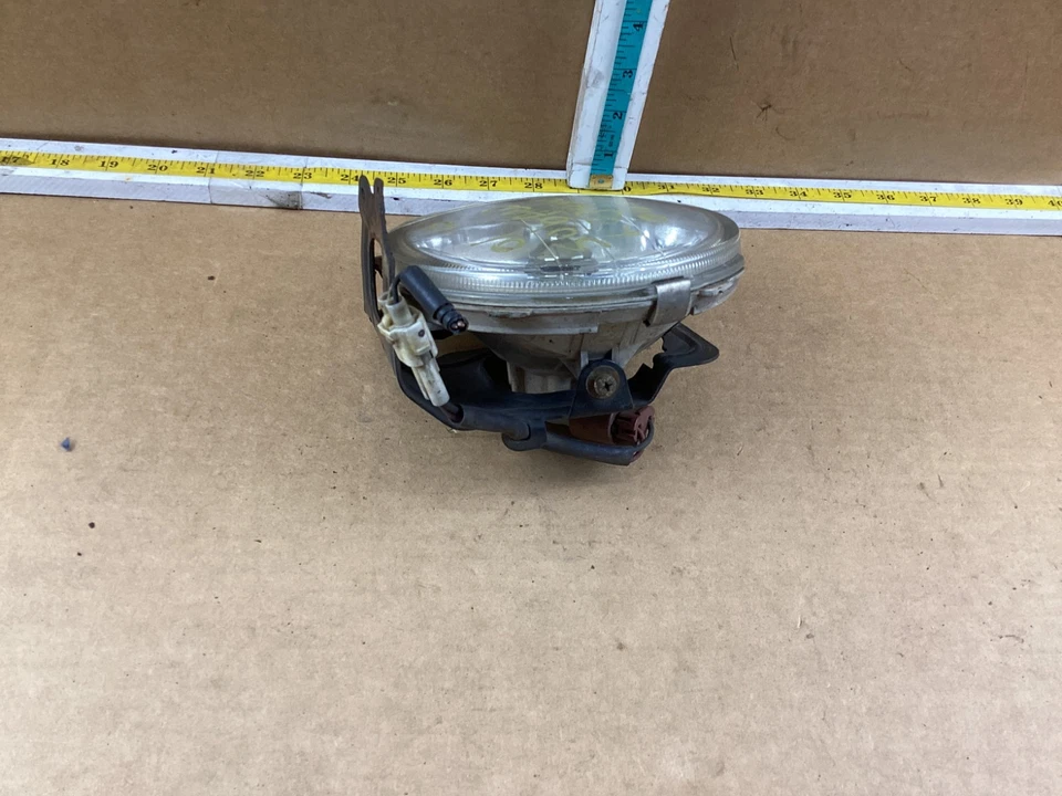 2000-2004 Subaru Legacy Front Left Driver Side Fog Light - Image 3 of 4