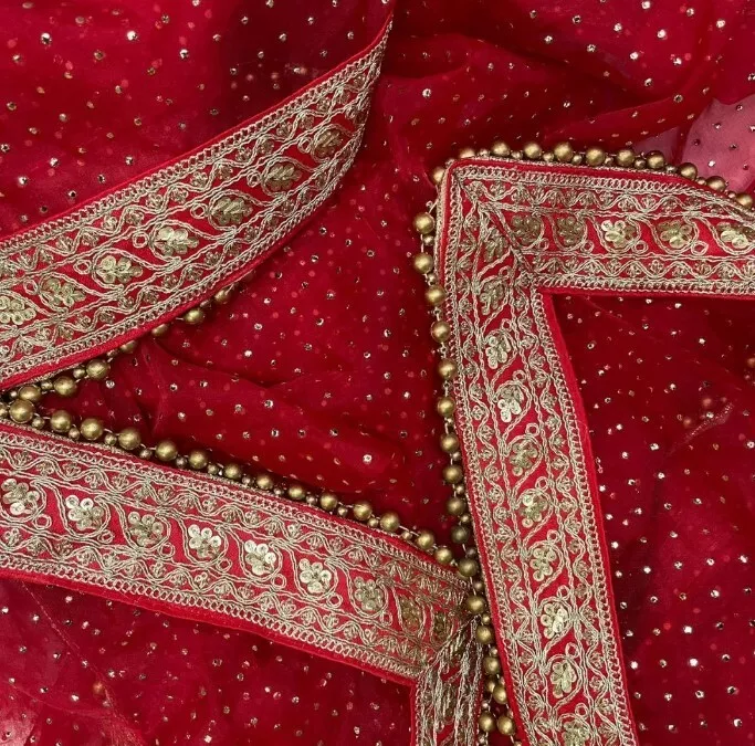Red wedding store dupatta online