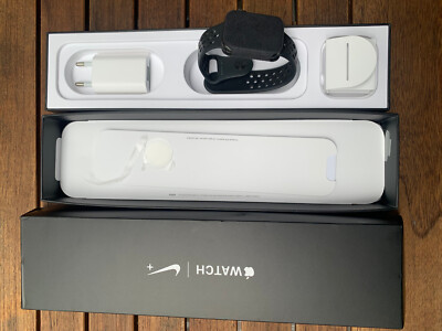 Apple WatchSeries 4 Space Gray AluminiumCase,komplett Zubehör,Originalverpackung