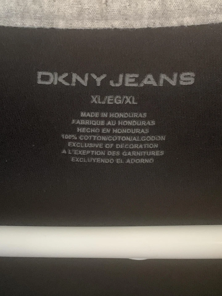 Rare DKNY Jeans T-Shirt Mens Extra Large Black Skull Graphic Wings 89 - Image 2 of 4