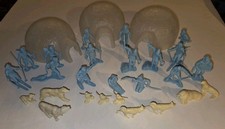 Nice 1950s Set Of 30 Louis Marx Plastic figures Alaskan eskimo set Igloos Seal 