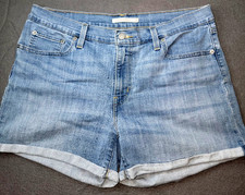 Levi  s Women  s Denim Shorts Size 32 great condition