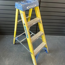 Werner 4 Tread Fibreglass Step Ladder With Tool Tray Trade Platform Steps