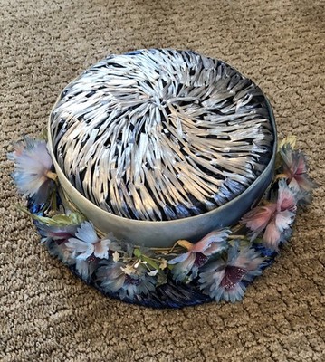 Vtg women straw hat blue  with flower accent ''project piece'' needs new ribbon